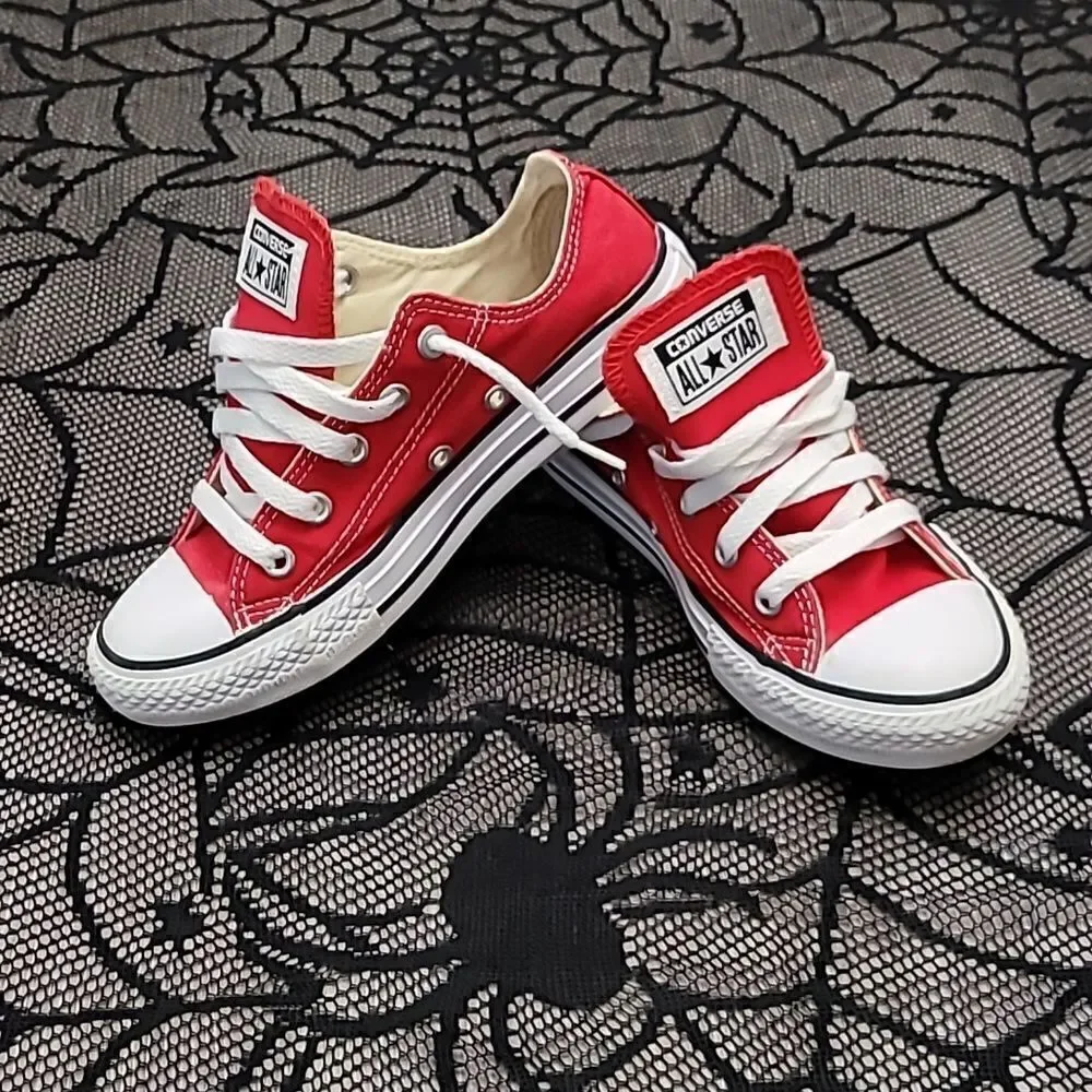 Red Low Top Chuck Taylor's All Star Youth Size 1 - Picture 1 of 10